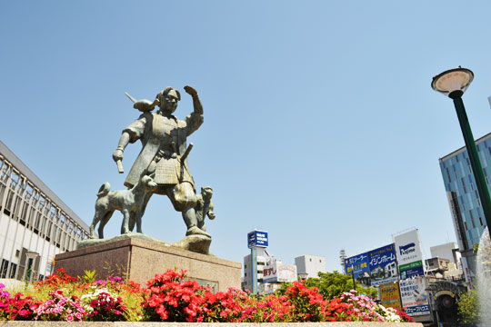 岡山県岡山市にある桃太郎像の写真